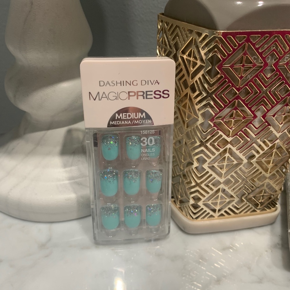 Press on nails bundle of 4